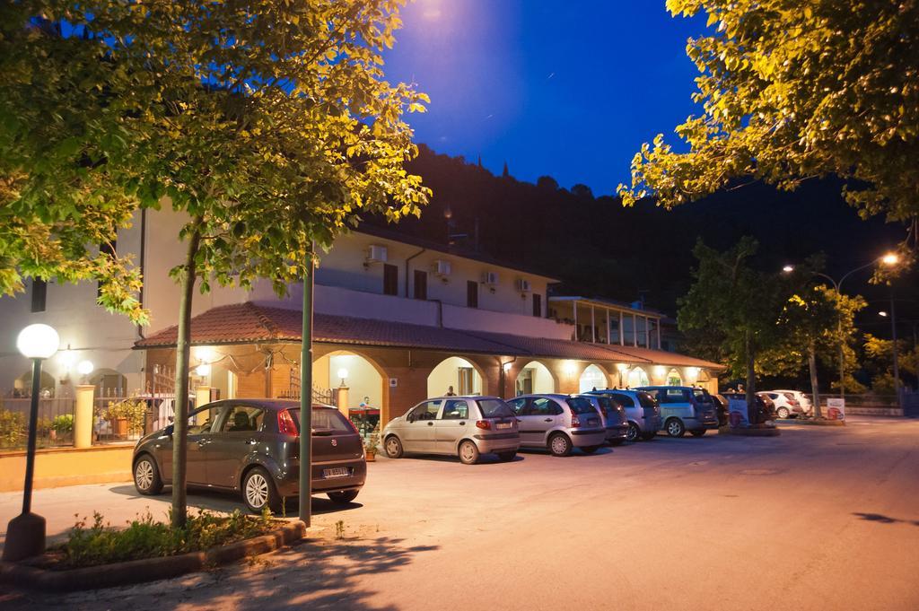 Albergo Magrini Della Genga Genga  Exterior photo