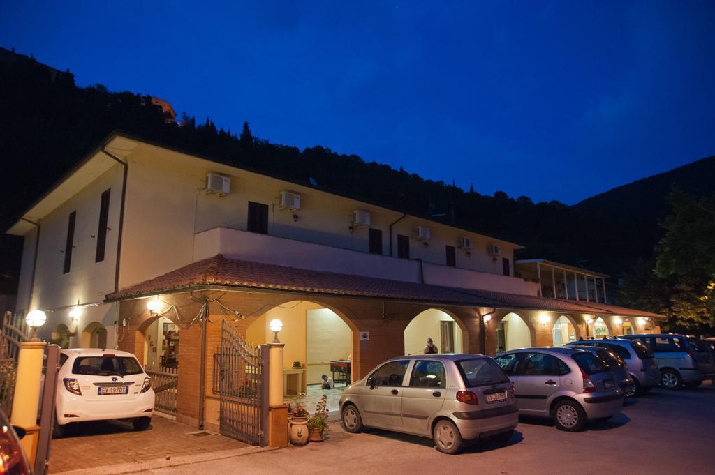 Albergo Magrini Della Genga Genga  Exterior photo