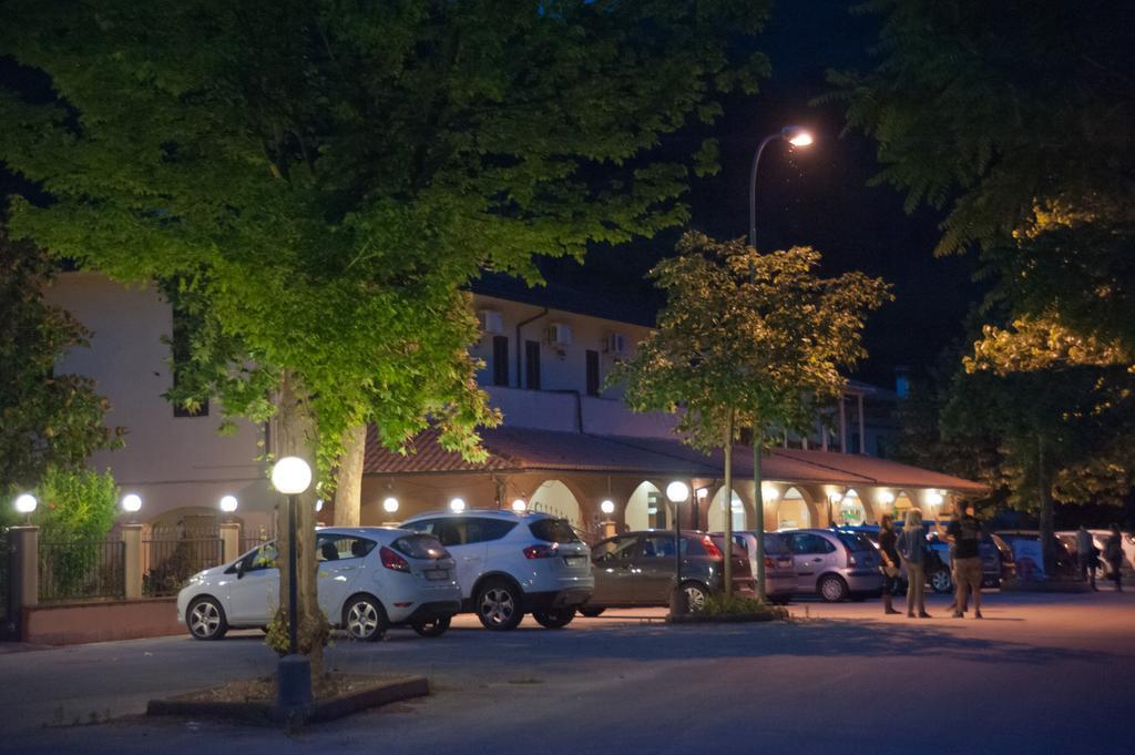 Albergo Magrini Della Genga Genga  Exterior photo